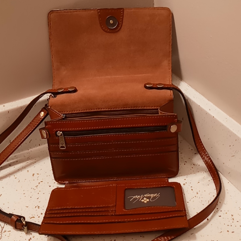 Patricia Nash Rose garden leather crossbody - Picture 10 of 14